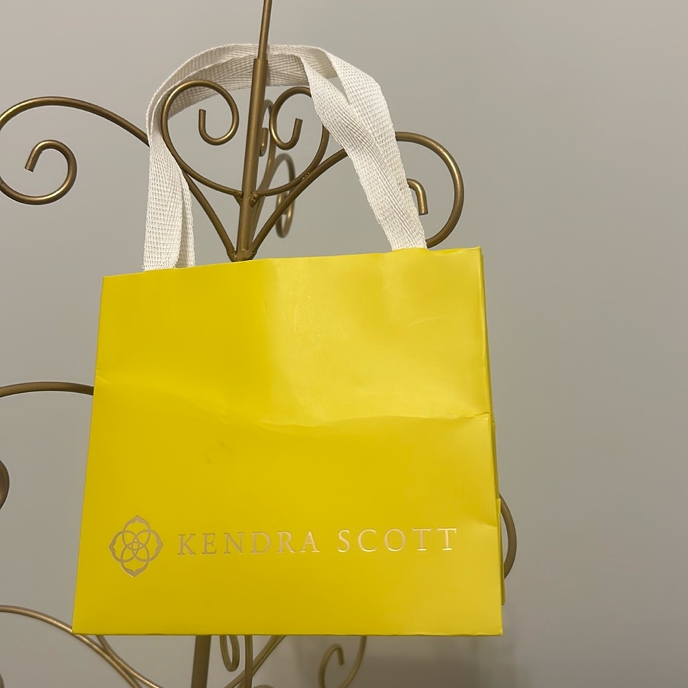 Kendra Scott gift bag